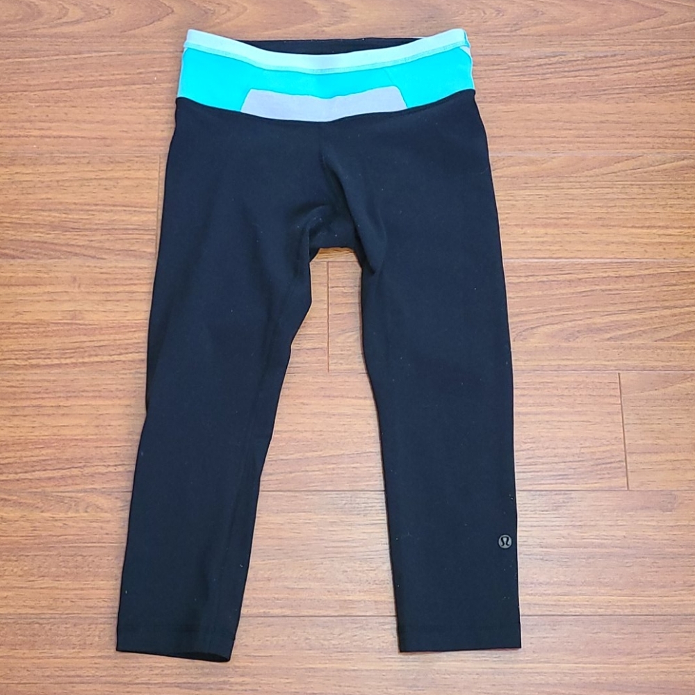 Lululemon Wunder Under Crop in Black/Teal Quilt - Picture 3 of 9